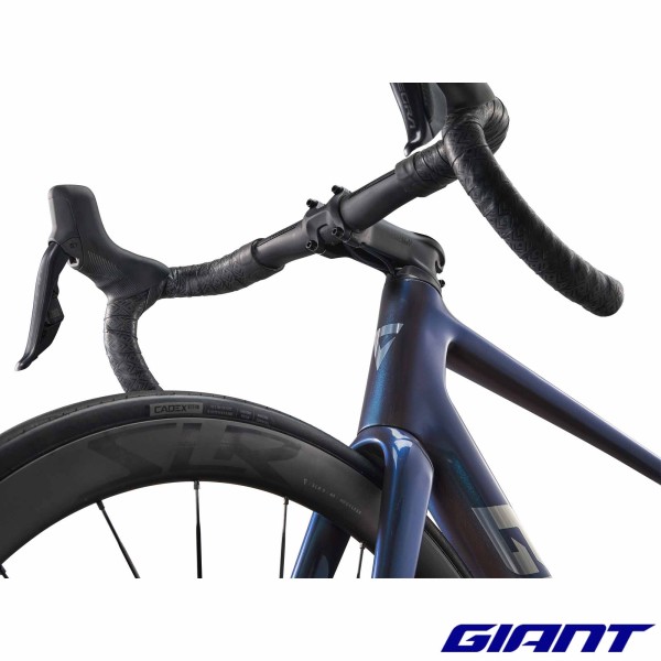 GIANT TCR Advanced Pro 0 Di2 2025 light