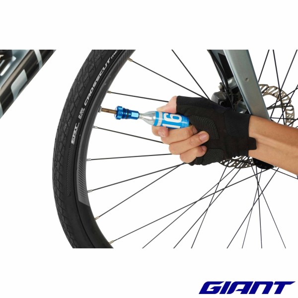 Embout Gonfleur GIANT + cartouche CO2 16g Control Blast velo route