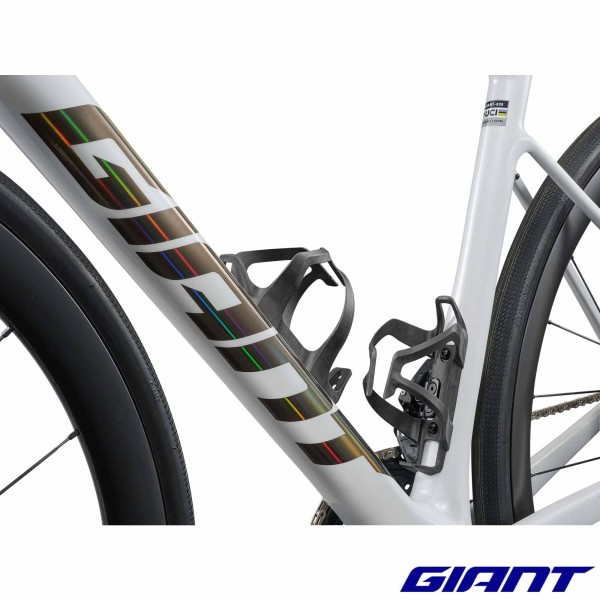 GIANT Defy Advanced Pro 1 2026 porte-bidon carbone