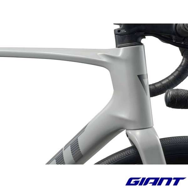 GIANT Defy Advanced 3 2026 carbone