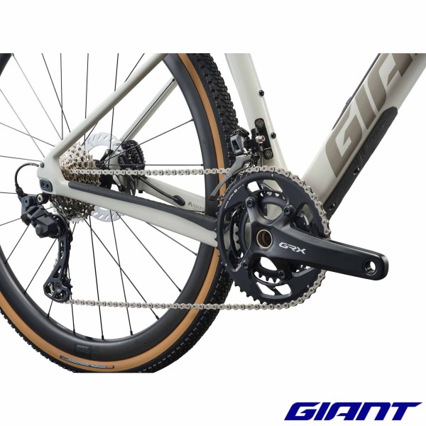 Velo gravel GIANT Revolt Advanced 0 2026 shimano GRX RX820