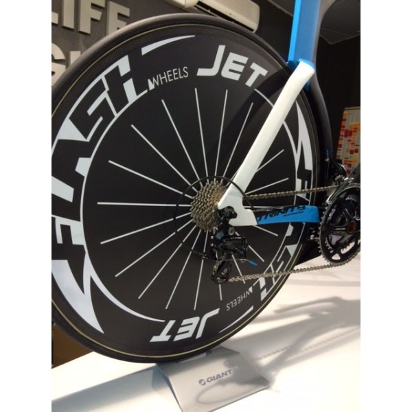 Roue carbone lenticulaire