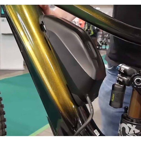 Extension de batterie Range Giant 250Wh montée sur le vttae